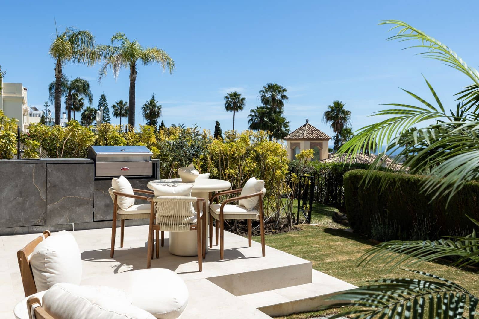 4 bedroom Townhouse for sale in Benahavis - € 1,850,000 (Ref: 9796408)