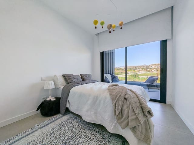 Pareado de 3 habitaciones en Estepona en venta - 785.000 € (Ref: 9796416)