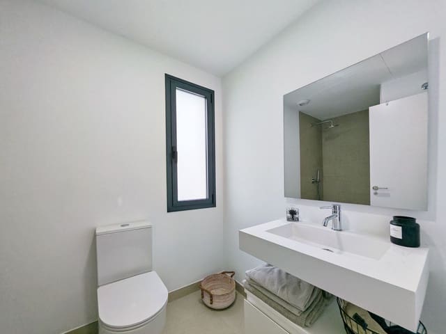 Pareado de 3 habitaciones en Estepona en venta - 785.000 € (Ref: 9796416)