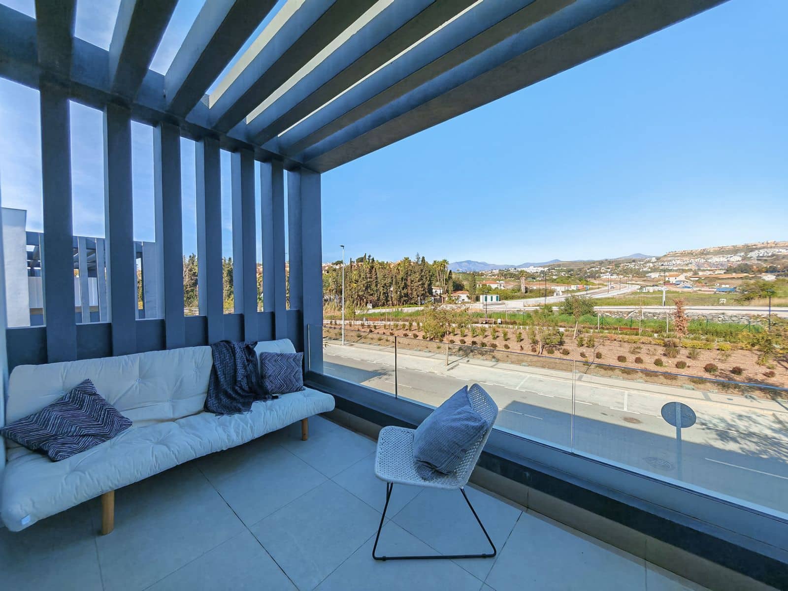 Pareado de 3 habitaciones en Estepona en venta - 785.000 € (Ref: 9796416)