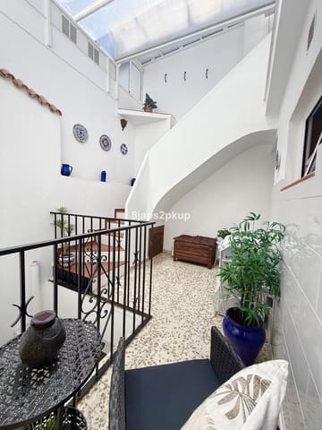 2 makuuhuone Omakotitalo myytävänä paikassa Estepona - 427 500 € (Ref: 9796418)