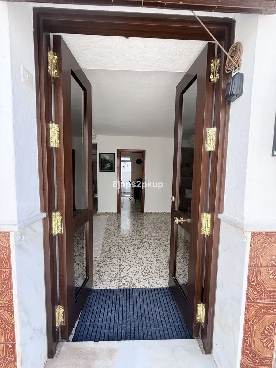 2 makuuhuone Omakotitalo myytävänä paikassa Estepona - 427 500 € (Ref: 9796418)