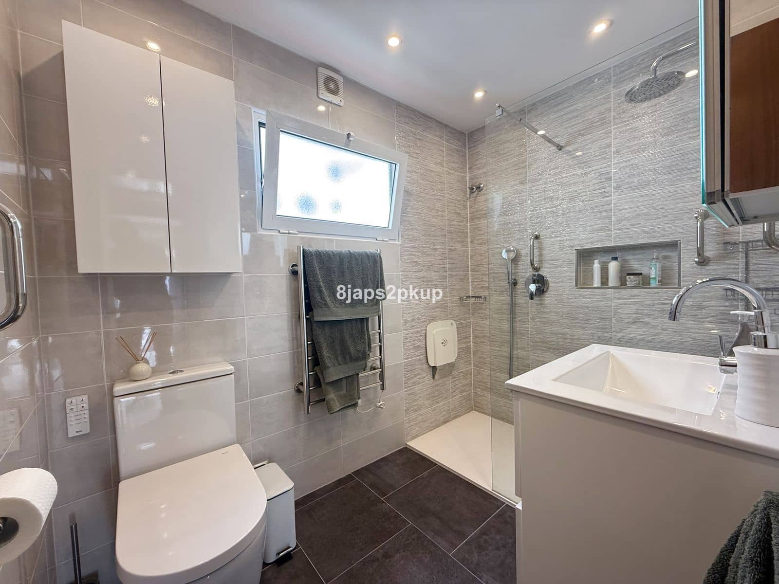 2 makuuhuone Omakotitalo myytävänä paikassa Estepona - 427 500 € (Ref: 9796418)