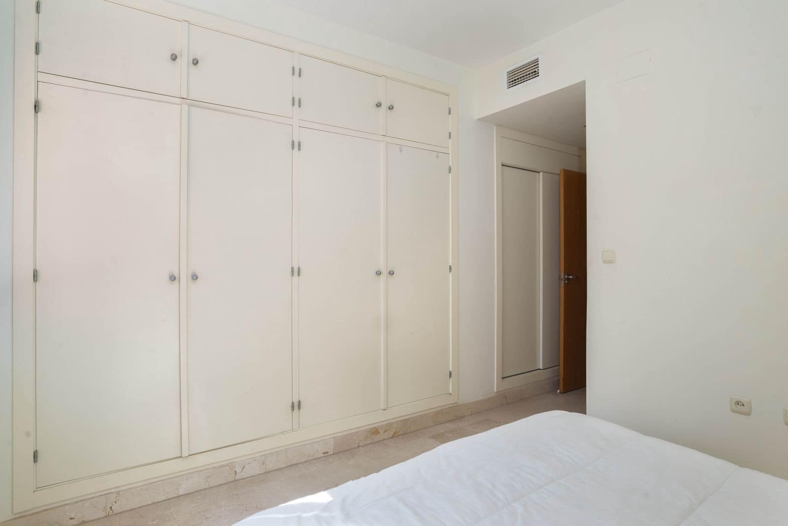 Apartamento de 2 habitaciones en Marbesa en venta - 389.000 € (Ref: 9796431)