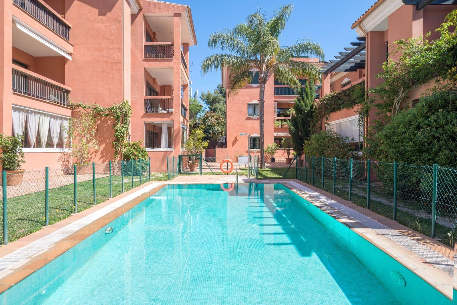 Apartamento de 2 habitaciones en Marbesa en venta - 389.000 € (Ref: 9796431)