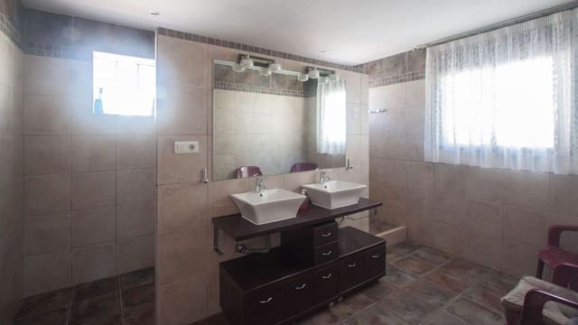 6 sypialnia Willa na sprzedaż w Estepona - 995 000 € (Ref: 9796436)