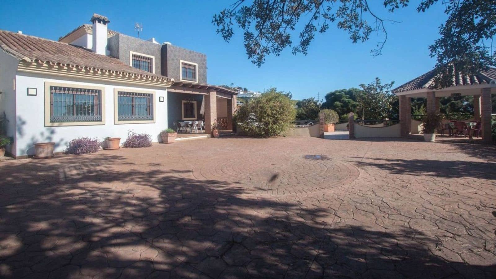 6 sypialnia Willa na sprzedaż w Estepona - 995 000 € (Ref: 9796436)