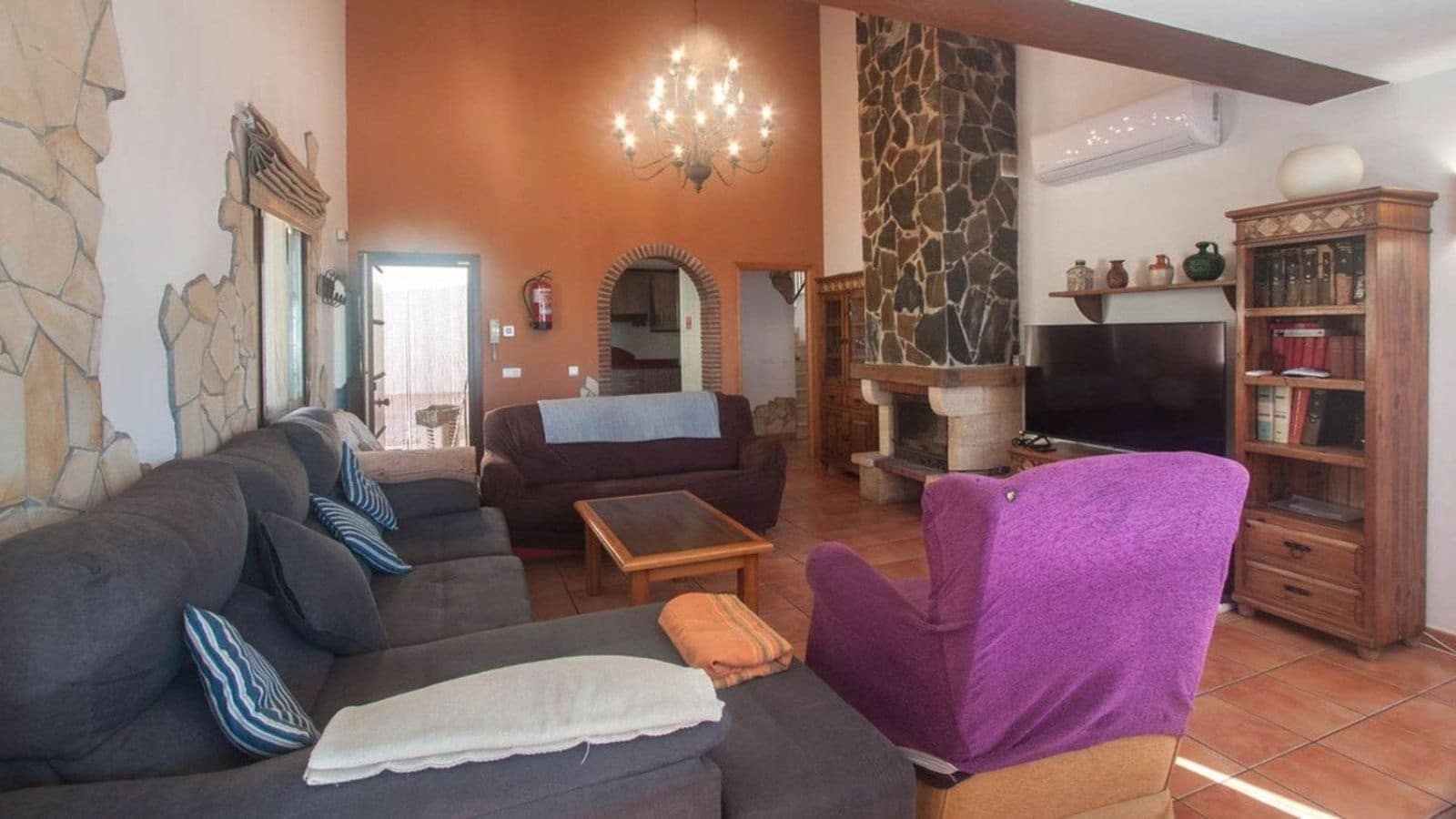 6 sypialnia Willa na sprzedaż w Estepona - 995 000 € (Ref: 9796436)