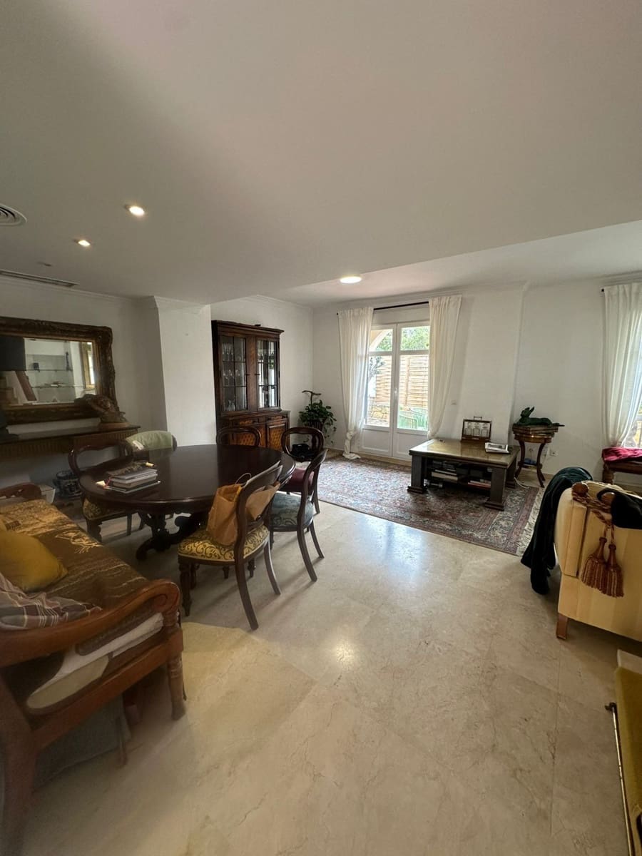 4 bedroom Townhouse for sale in San Pedro de Alcantara - € 950,000 (Ref: 9796444)