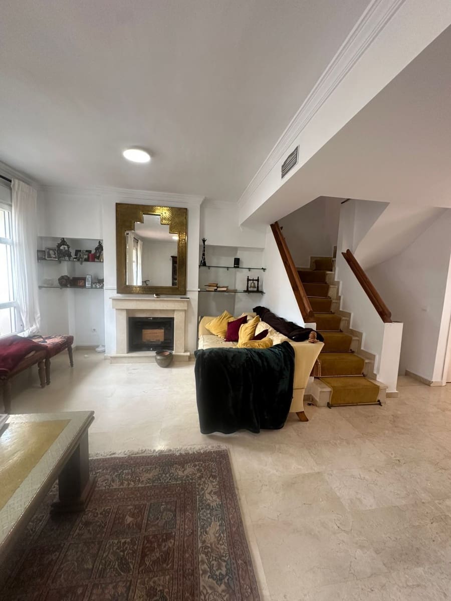 4 bedroom Townhouse for sale in San Pedro de Alcantara - € 950,000 (Ref: 9796444)