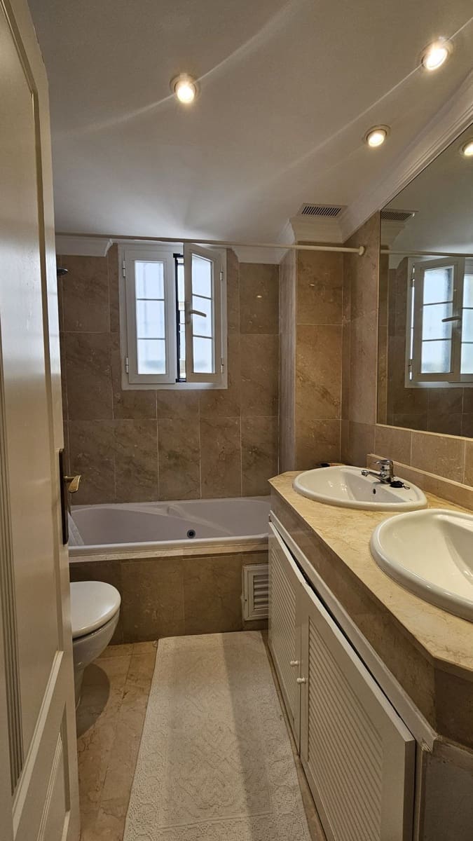 4 bedroom Townhouse for sale in San Pedro de Alcantara - € 950,000 (Ref: 9796444)