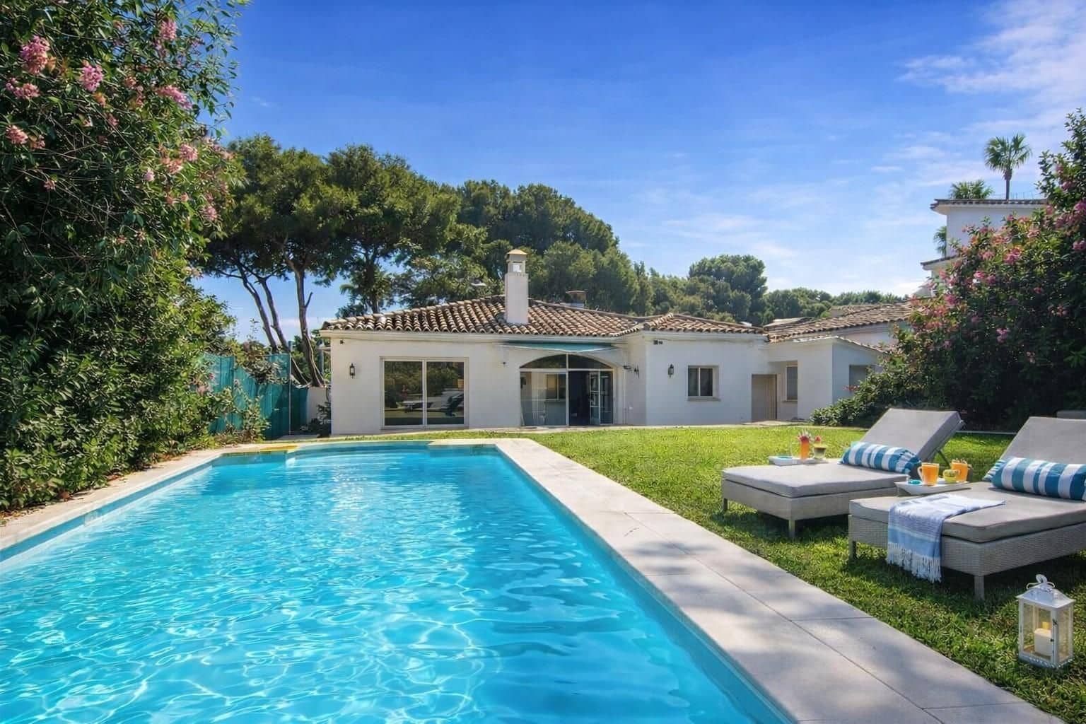 Chalet de 3 habitaciones en Nueva Andalucia en venta - 980.000 € (Ref: 9796451)