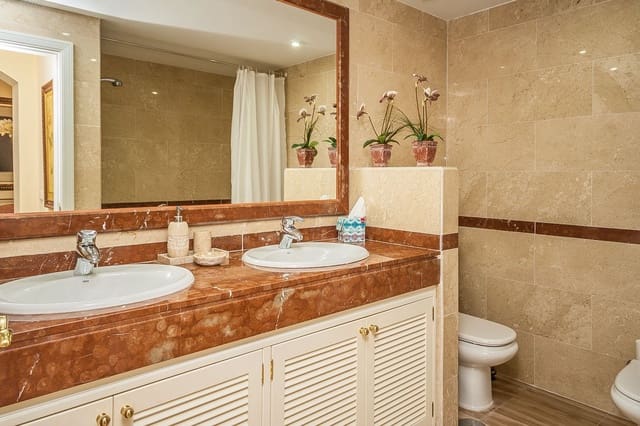 2 chambre Appartement à vendre à Elviria, Marbella - 595 000 € (Ref: 9796457)