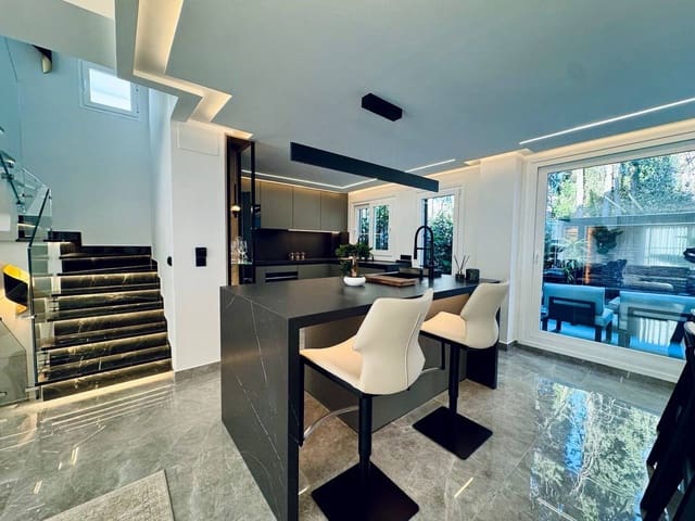 3 soveværelse Byhus til salg i Marbella - € 1.195.000 (Ref: 9796460)