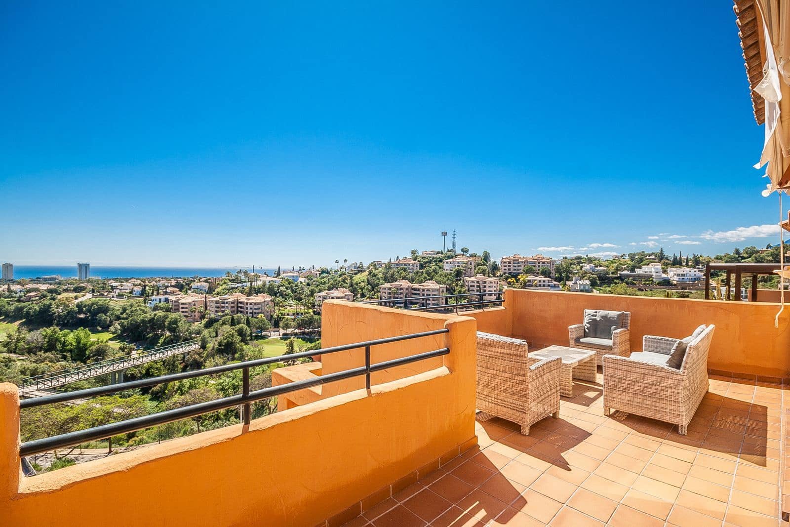 2 quarto Penthouse para venda em Elviria - 498 000 € (Ref: 9796468)