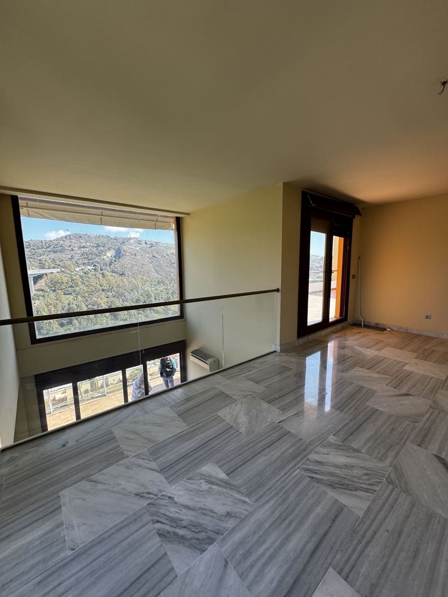 3 sypialnia Penthouse na sprzedaż w Benahavis - 349 000 € (Ref: 9796482)