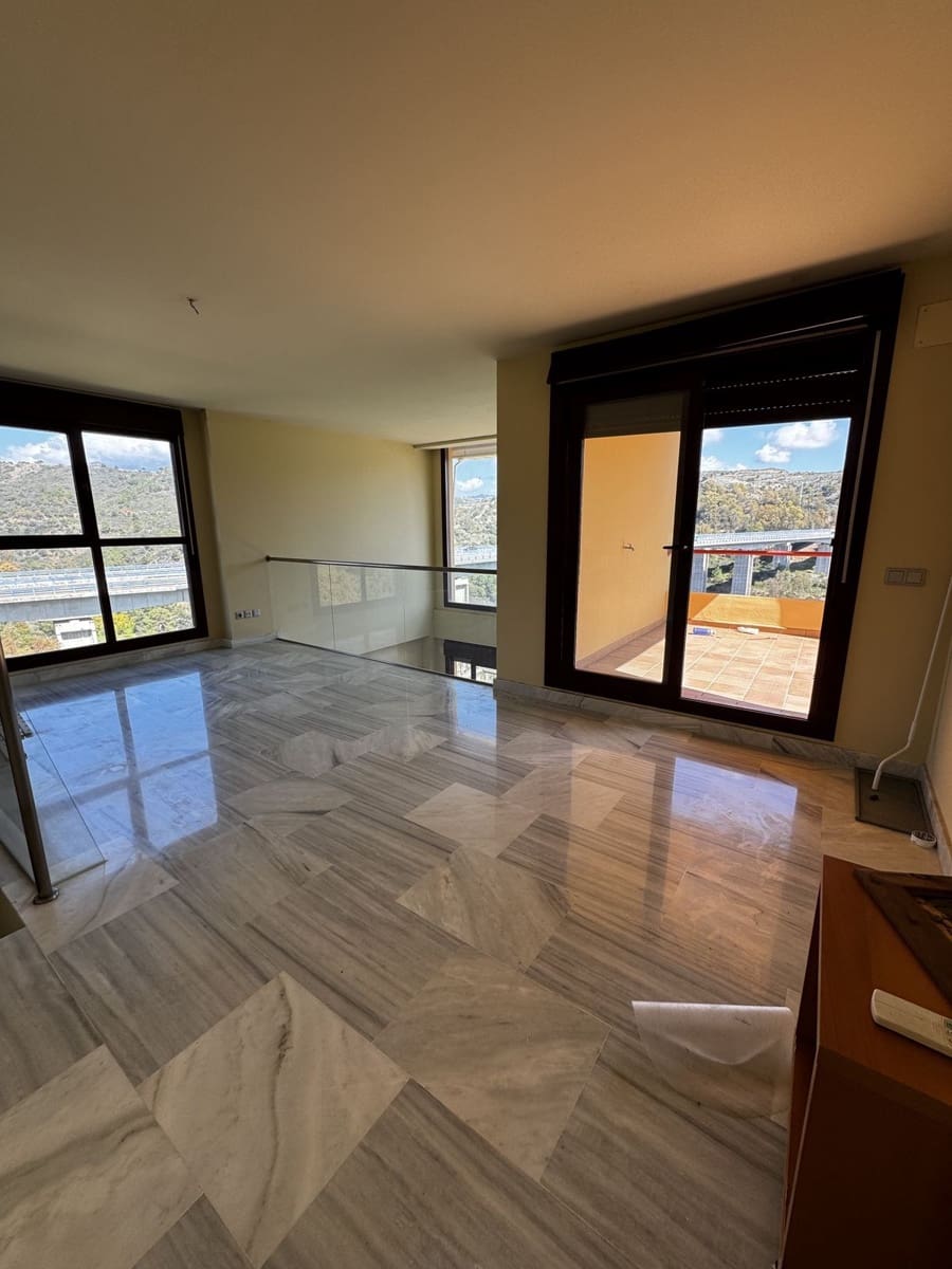 3 sypialnia Penthouse na sprzedaż w Benahavis - 349 000 € (Ref: 9796482)