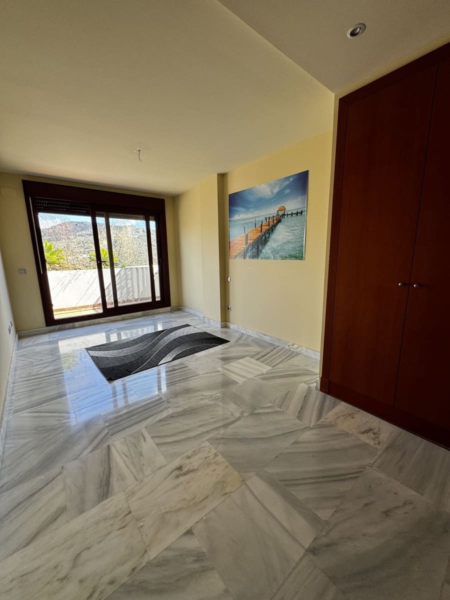 3 sypialnia Penthouse na sprzedaż w Benahavis - 349 000 € (Ref: 9796482)