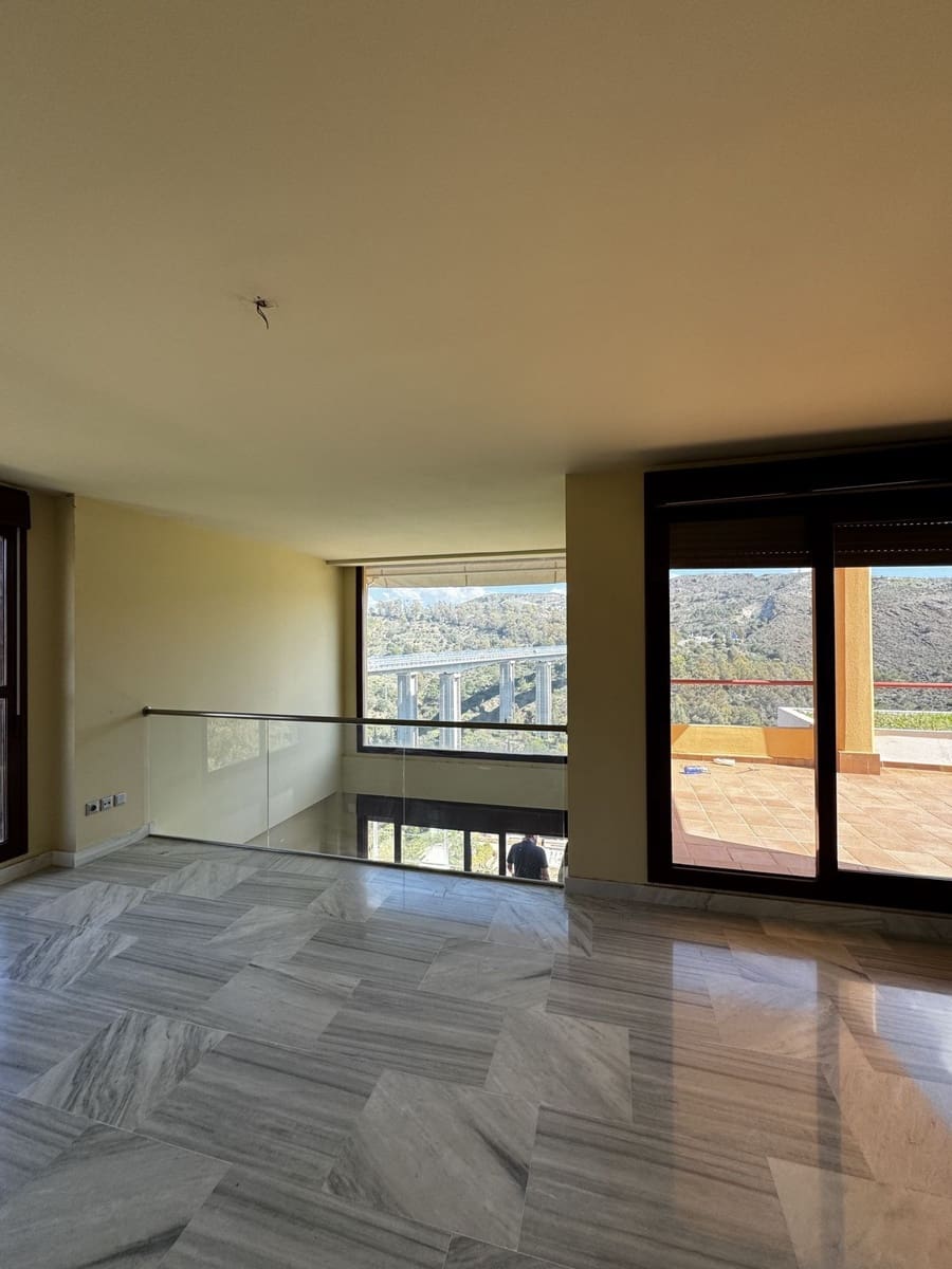 3 sypialnia Penthouse na sprzedaż w Benahavis - 349 000 € (Ref: 9796482)