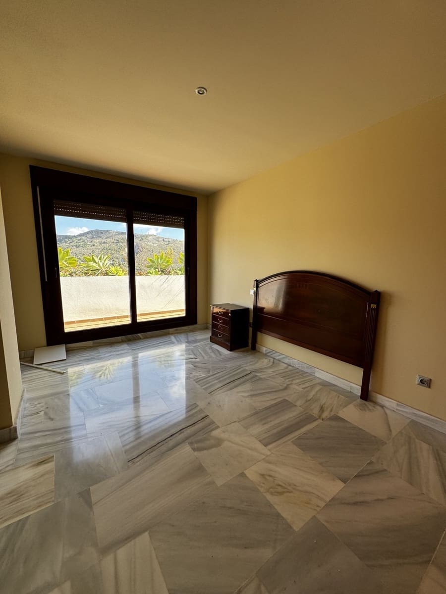 3 sypialnia Penthouse na sprzedaż w Benahavis - 349 000 € (Ref: 9796482)