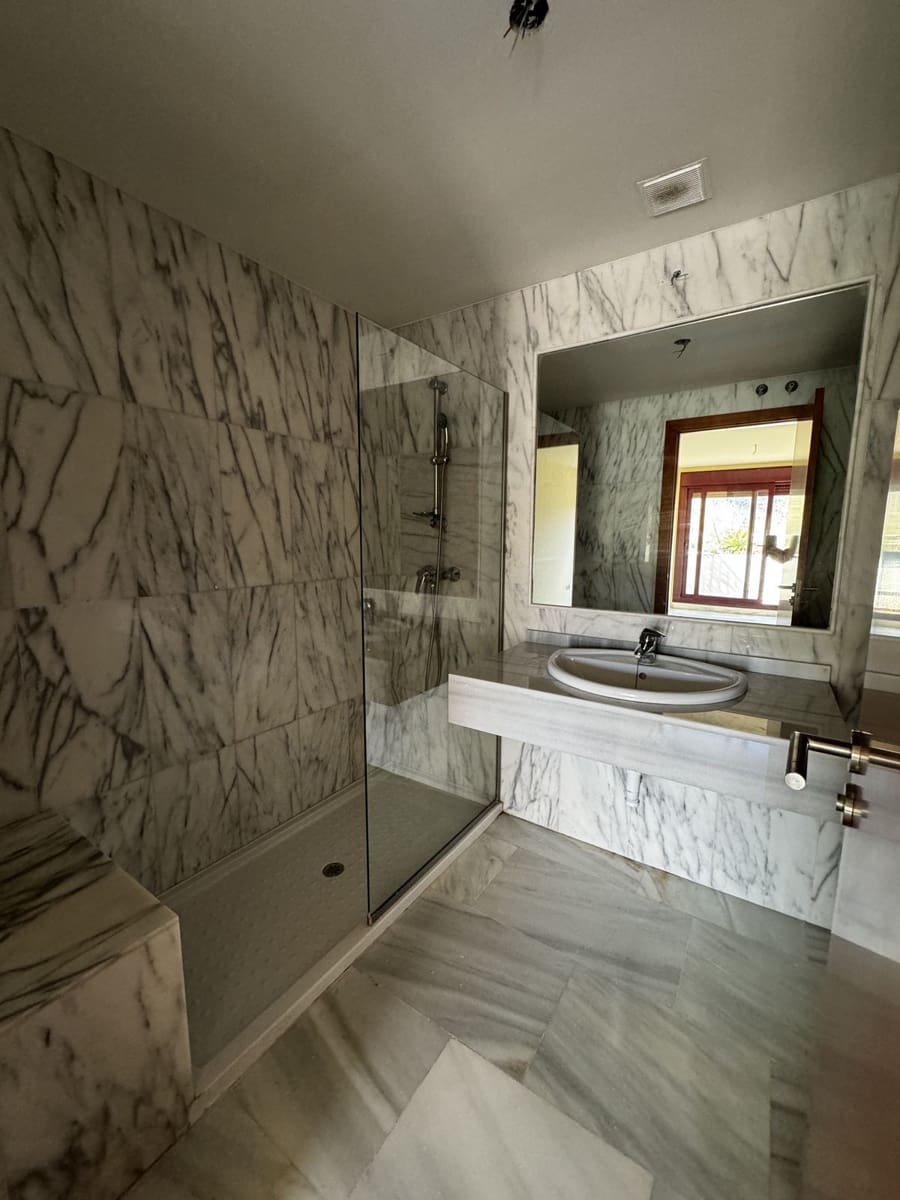 3 sypialnia Penthouse na sprzedaż w Benahavis - 349 000 € (Ref: 9796482)