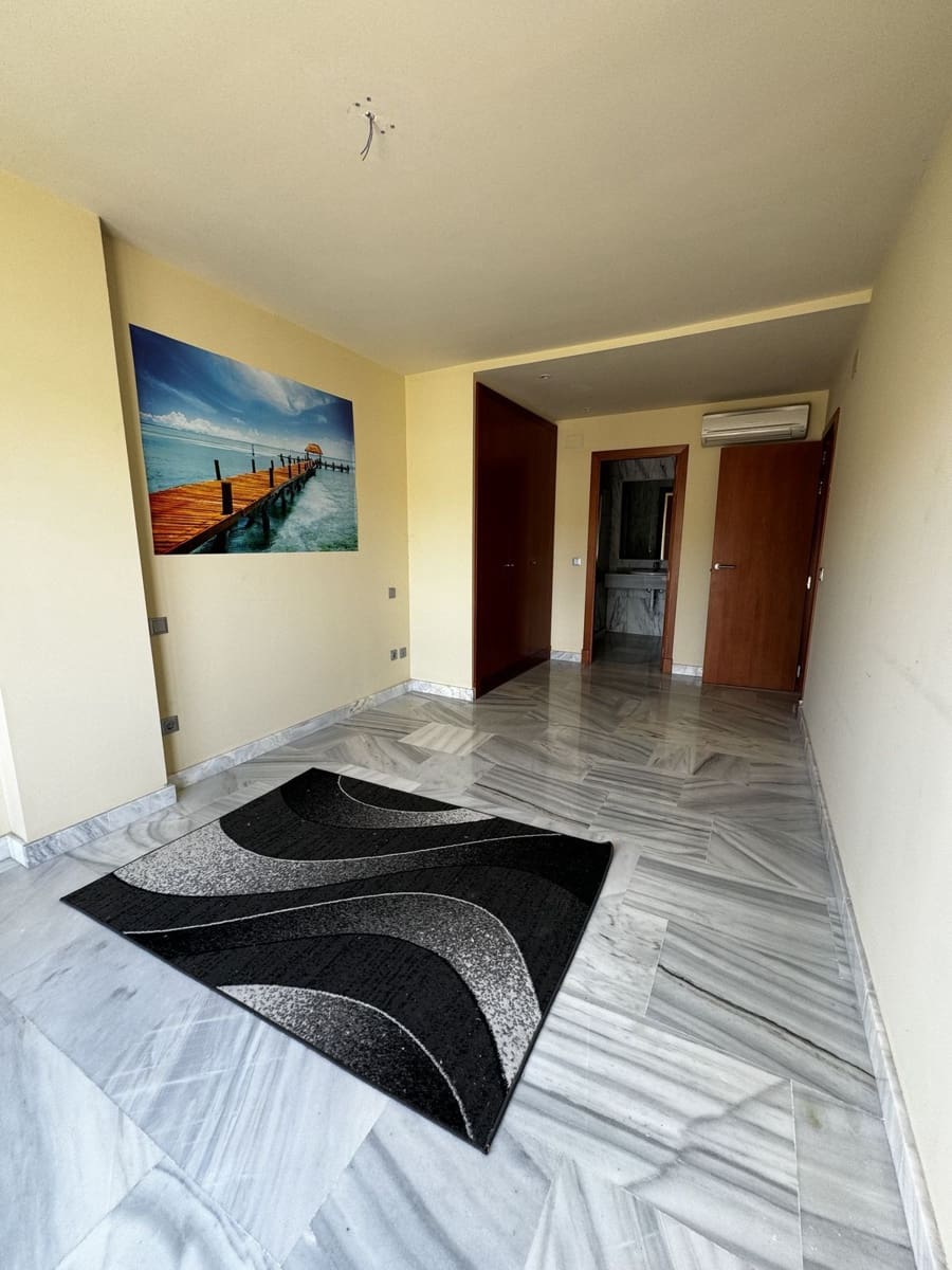 3 sypialnia Penthouse na sprzedaż w Benahavis - 349 000 € (Ref: 9796482)