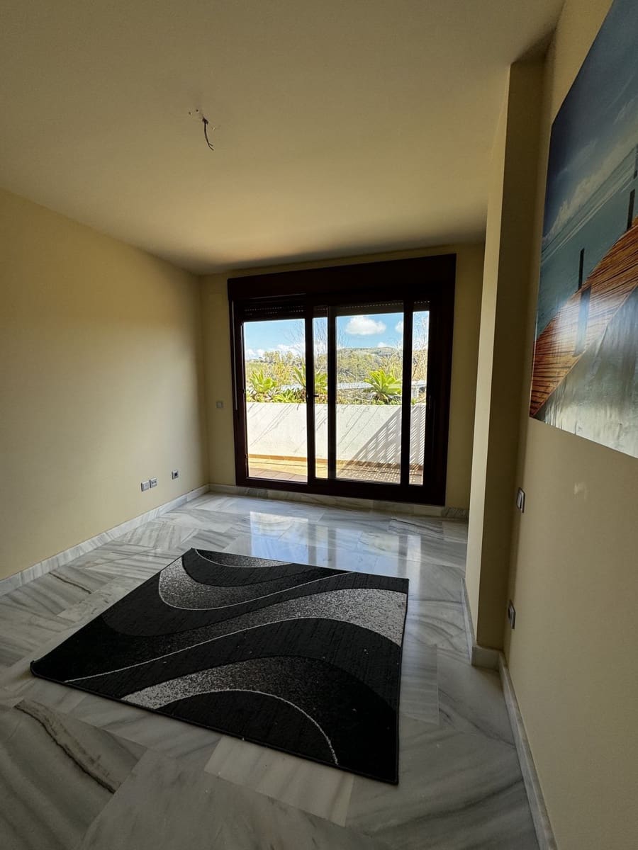 3 sypialnia Penthouse na sprzedaż w Benahavis - 349 000 € (Ref: 9796482)