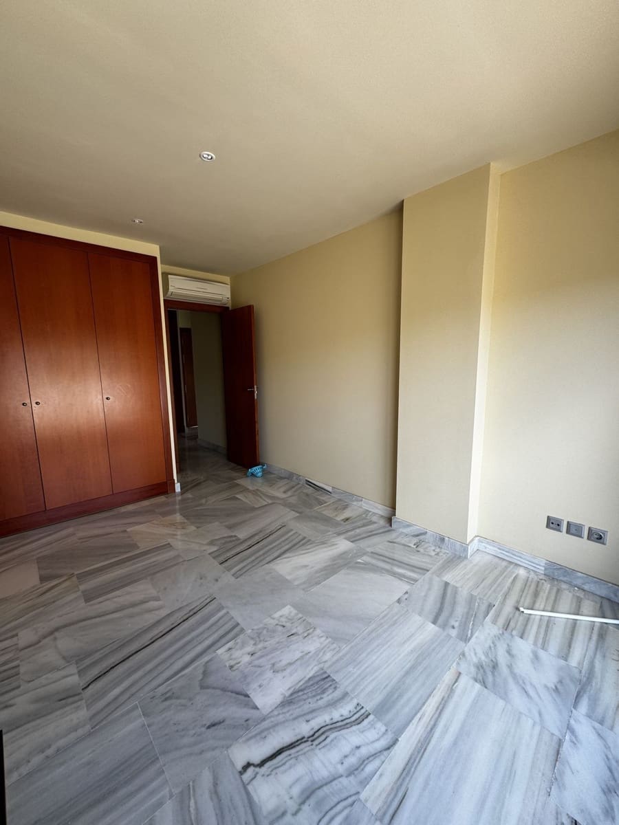 3 sypialnia Penthouse na sprzedaż w Benahavis - 349 000 € (Ref: 9796482)