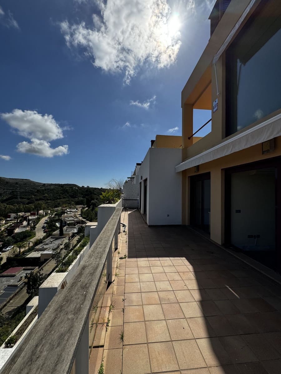 3 sypialnia Penthouse na sprzedaż w Benahavis - 349 000 € (Ref: 9796482)