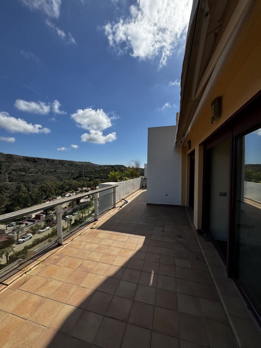 3 sypialnia Penthouse na sprzedaż w Benahavis - 349 000 € (Ref: 9796482)