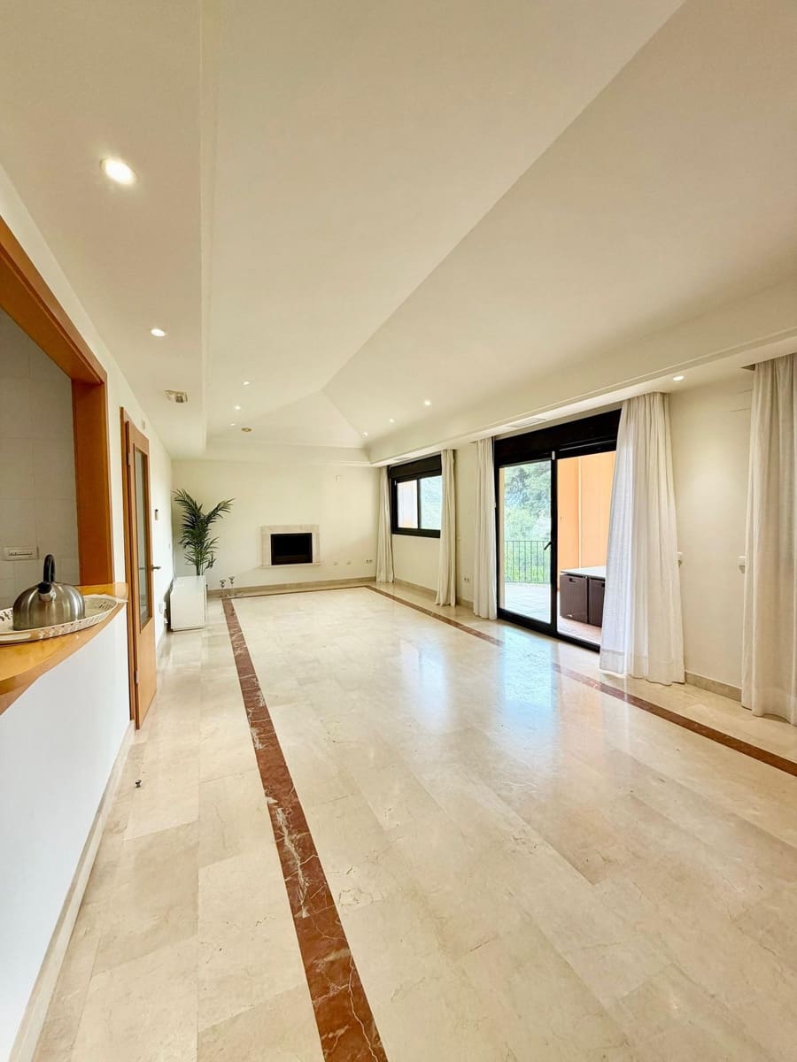 4 soverom Penthouse til salgs i Puerto Banus - € 1 480 000 (Ref: 9796486)