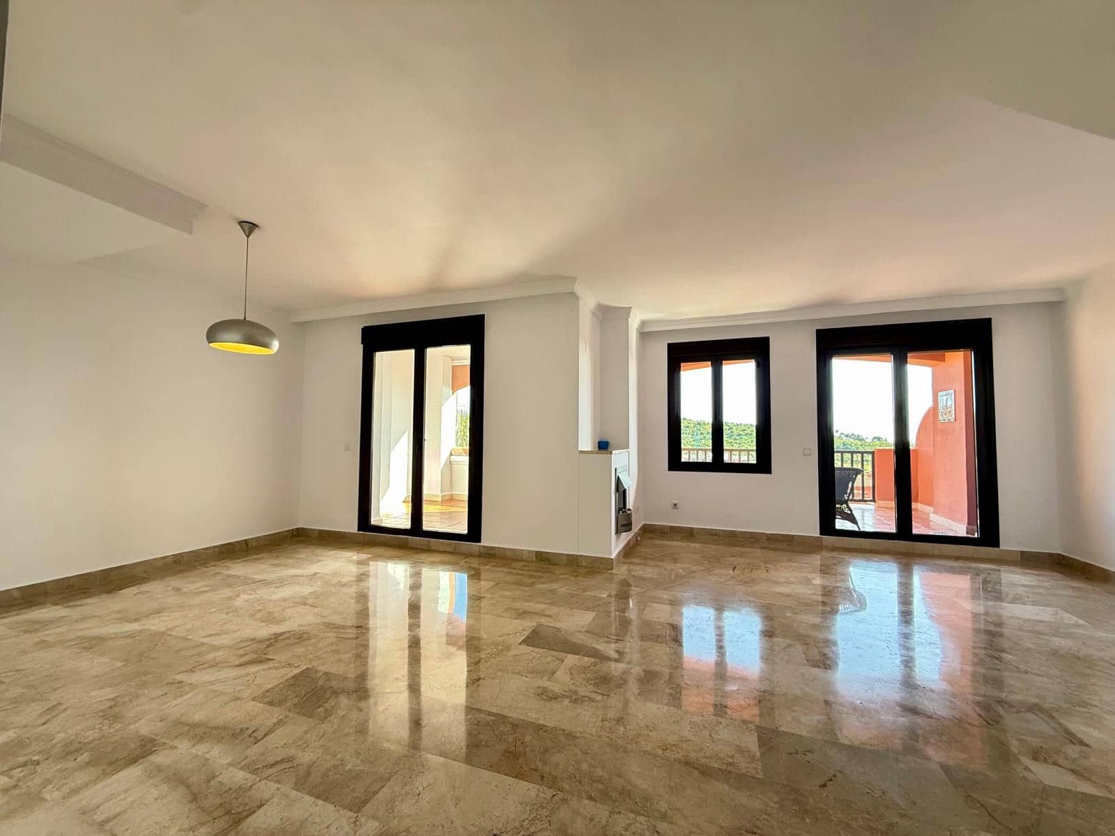 3 makuuhuone Kattohuoneisto myytävänä paikassa Estepona - 465 000 € (Ref: 9796489)