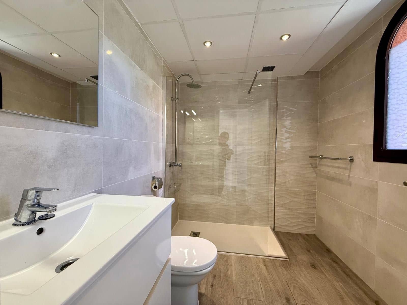 3 makuuhuone Kattohuoneisto myytävänä paikassa Estepona - 465 000 € (Ref: 9796489)