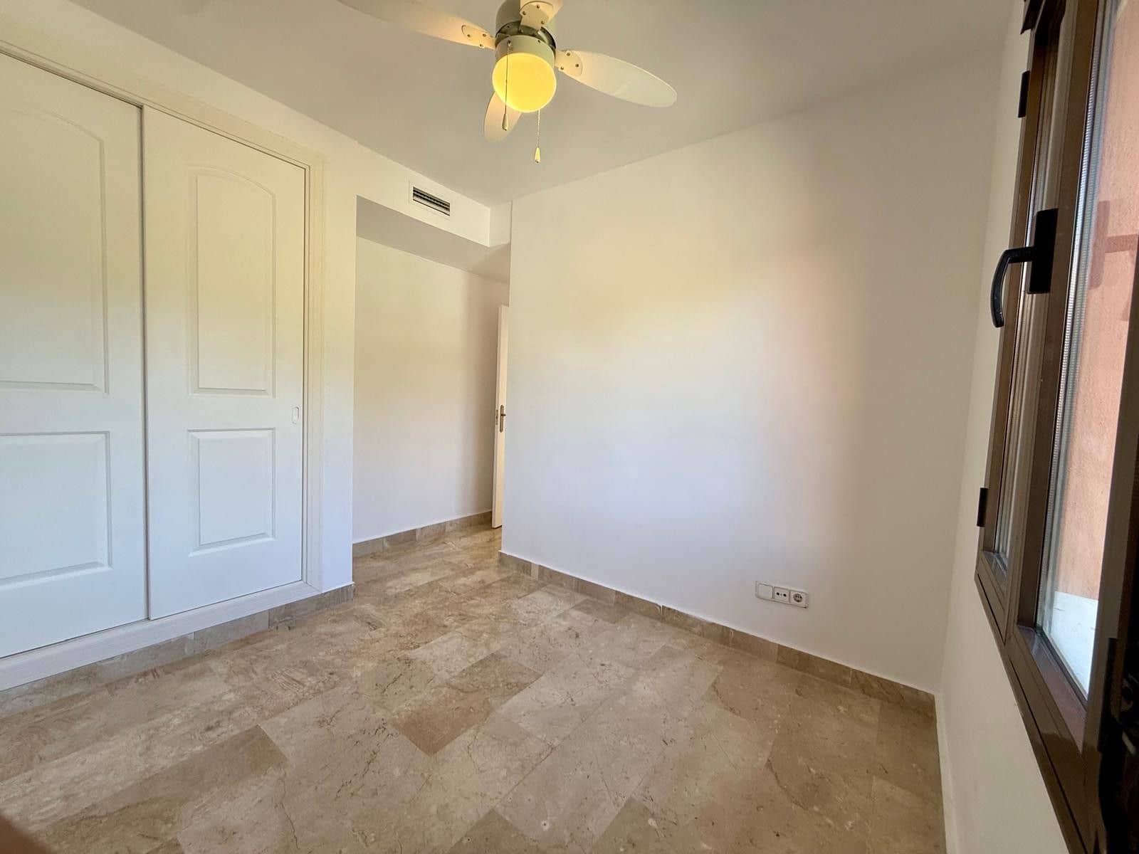 3 makuuhuone Kattohuoneisto myytävänä paikassa Estepona - 465 000 € (Ref: 9796489)