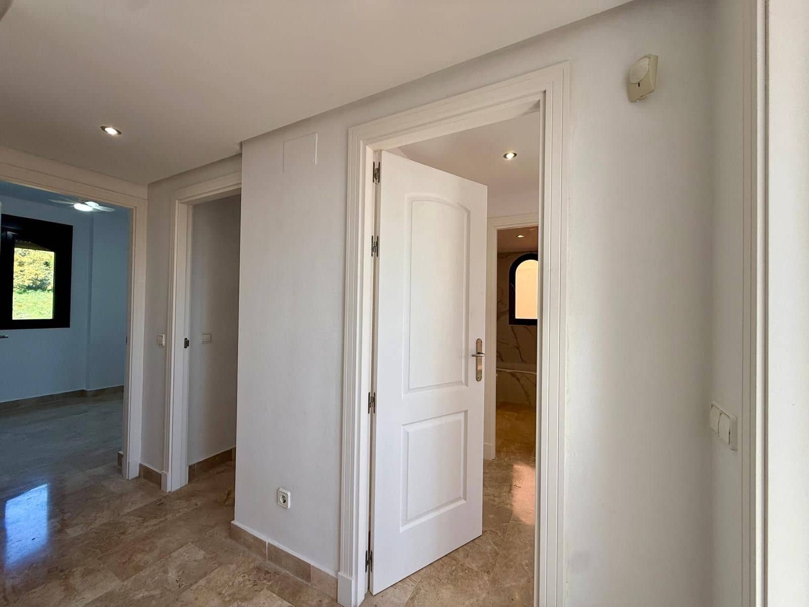 3 makuuhuone Kattohuoneisto myytävänä paikassa Estepona - 465 000 € (Ref: 9796489)