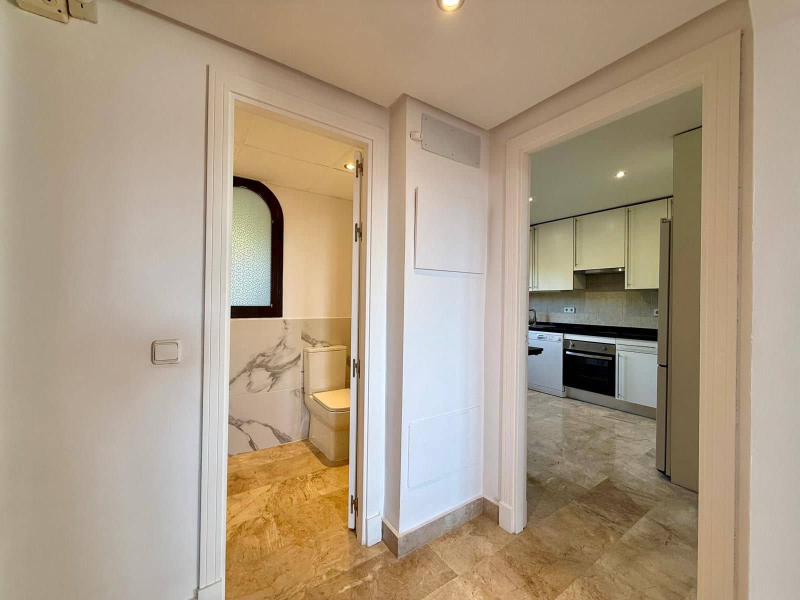 3 makuuhuone Kattohuoneisto myytävänä paikassa Estepona - 465 000 € (Ref: 9796489)