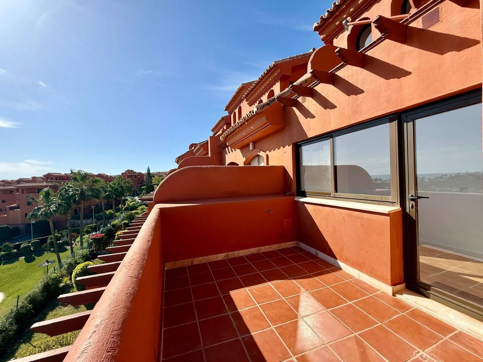 3 makuuhuone Kattohuoneisto myytävänä paikassa Estepona - 465 000 € (Ref: 9796489)