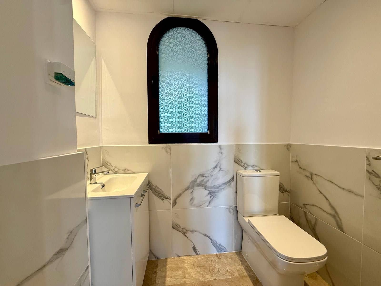 3 makuuhuone Kattohuoneisto myytävänä paikassa Estepona - 465 000 € (Ref: 9796489)