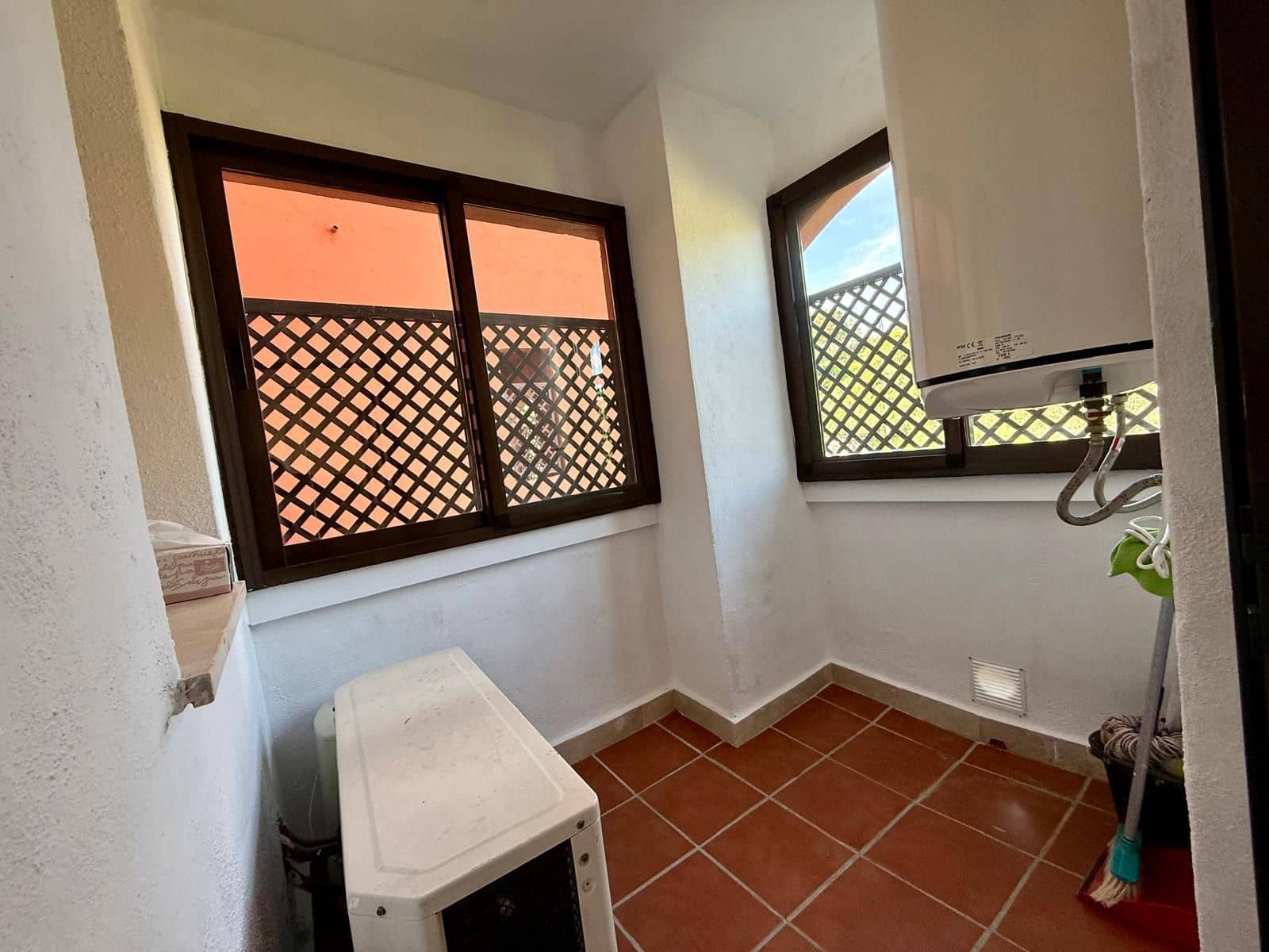 3 makuuhuone Kattohuoneisto myytävänä paikassa Estepona - 465 000 € (Ref: 9796489)