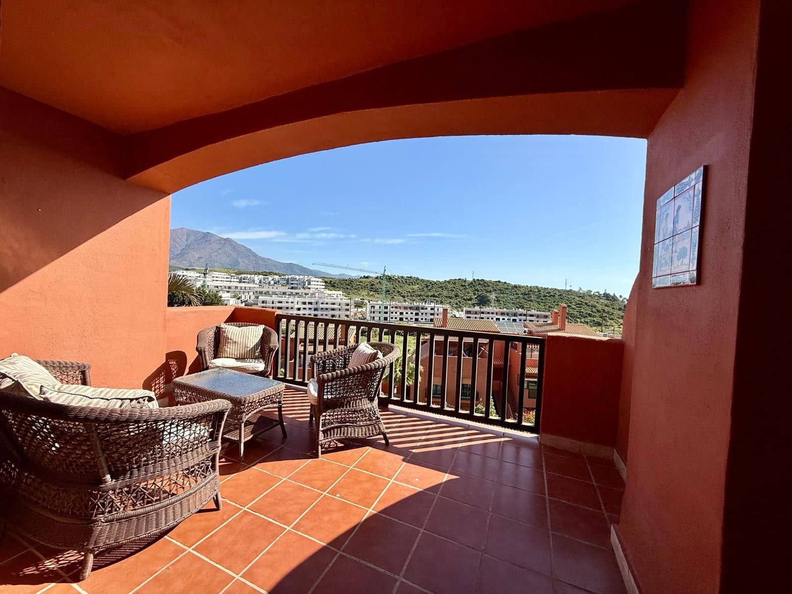 3 makuuhuone Kattohuoneisto myytävänä paikassa Estepona - 465 000 € (Ref: 9796489)