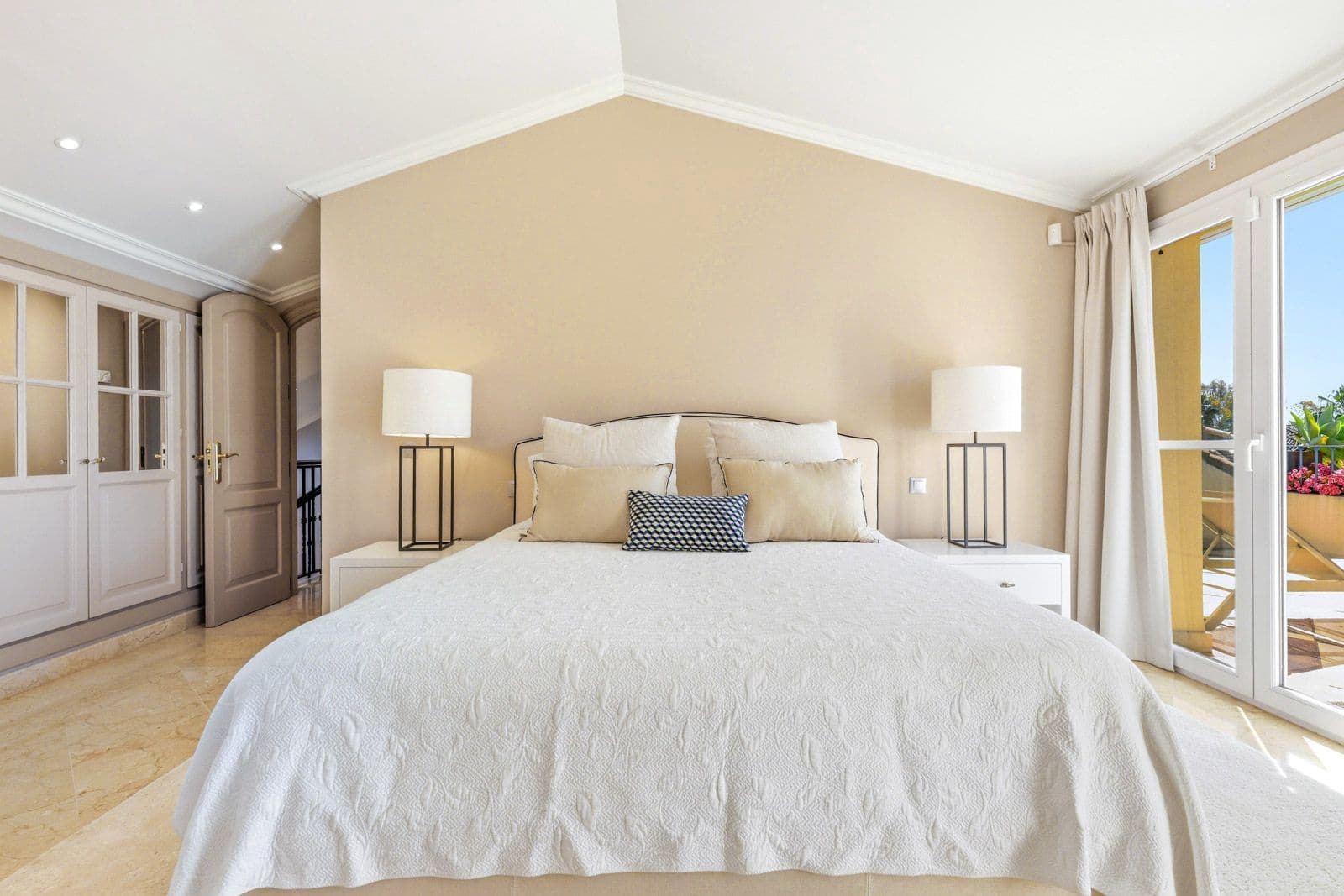 3 sypialnia Penthouse na sprzedaż w Nueva Andalucia - 1 900 000 € (Ref: 9796492)