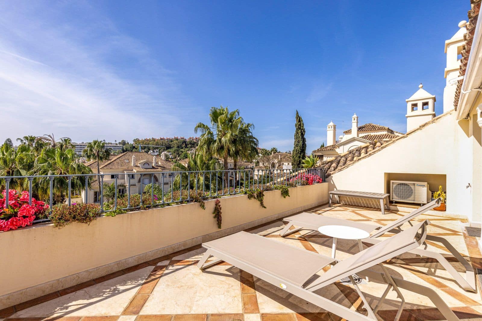 3 sypialnia Penthouse na sprzedaż w Nueva Andalucia - 1 900 000 € (Ref: 9796492)