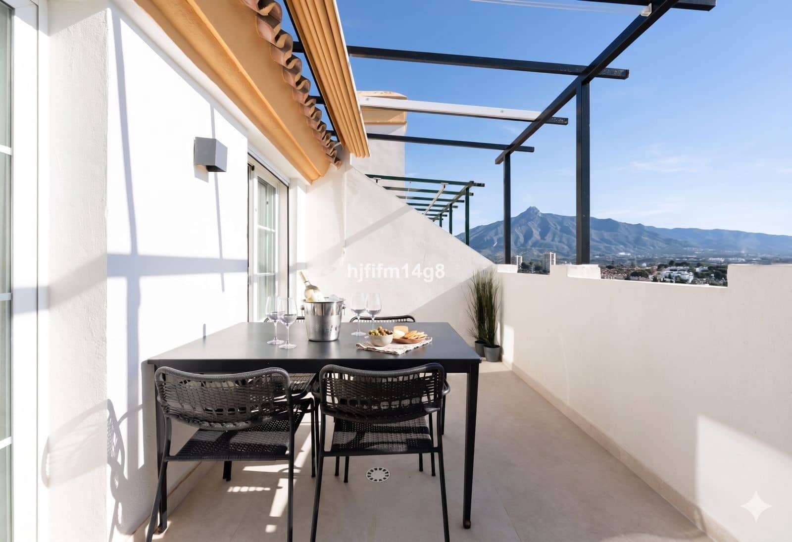 2 sypialnia Penthouse na sprzedaż w Nueva Andalucia - 595 000 € (Ref: 9796498)
