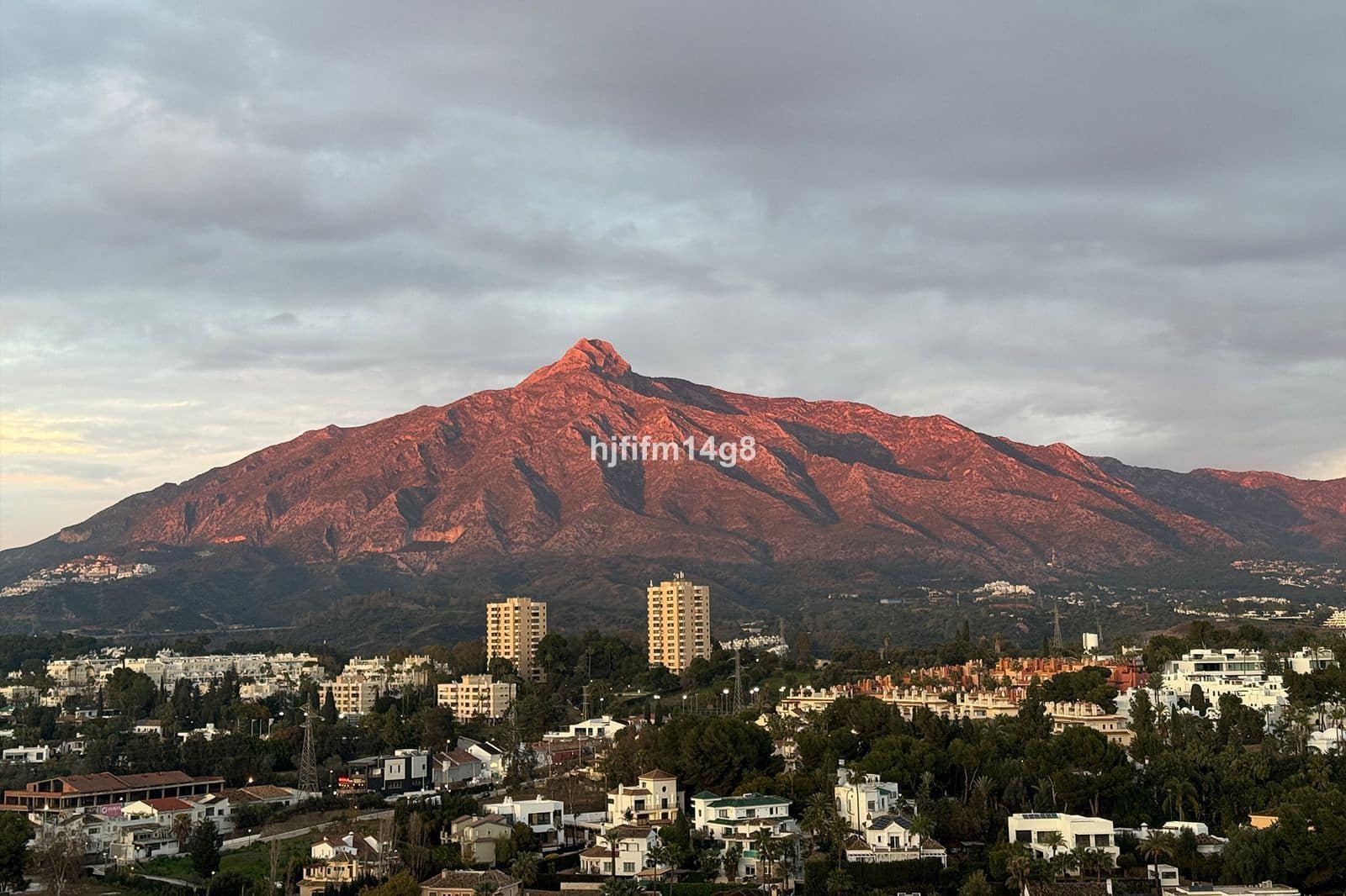 2 sypialnia Penthouse na sprzedaż w Nueva Andalucia - 595 000 € (Ref: 9796498)