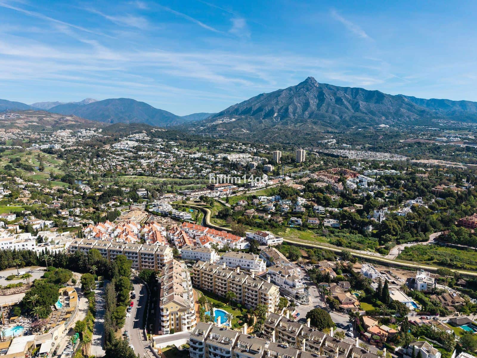 2 sypialnia Penthouse na sprzedaż w Nueva Andalucia - 595 000 € (Ref: 9796498)