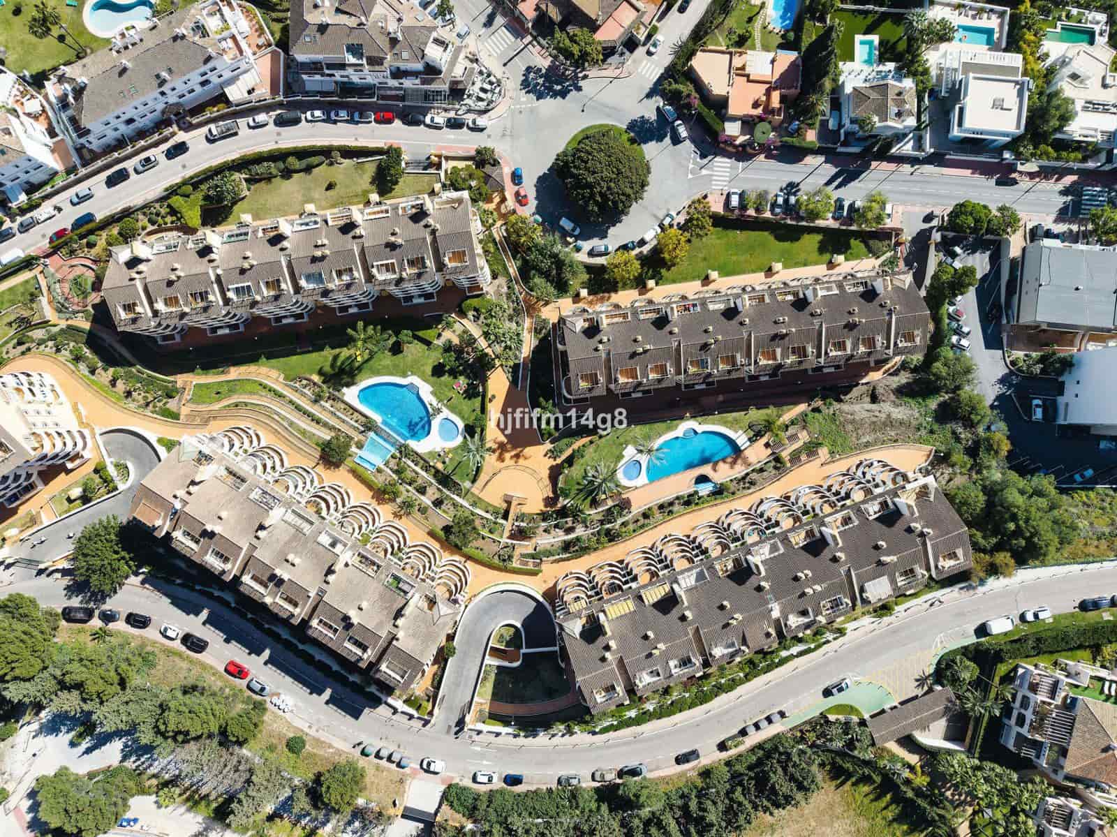 2 sypialnia Penthouse na sprzedaż w Nueva Andalucia - 595 000 € (Ref: 9796498)