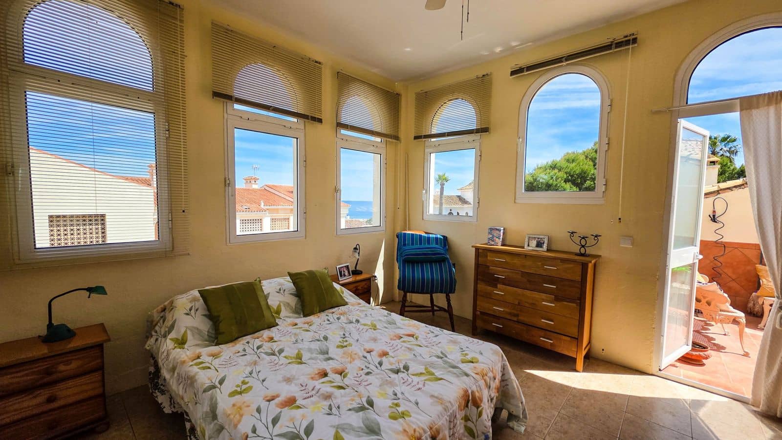 3 sypialnia Penthouse na sprzedaż w La Duquesa / Puerto de la Duquesa - 389 000 € (Ref: 9796499)