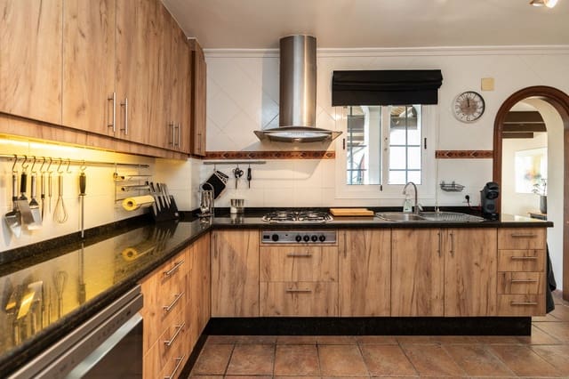 3 slaapkamer Huis te koop in Casares - € 998.000 (Ref: 9812008)