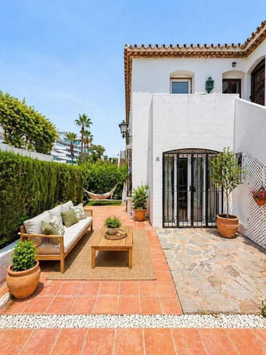 2 soveværelse Lejlighed til salg i Estepona - € 465.000 (Ref: 9812015)