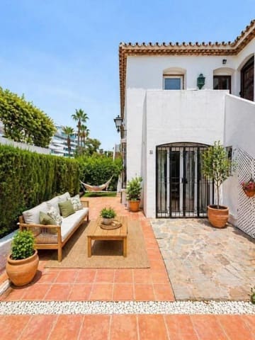 2 soveværelse Lejlighed til salg i Estepona - € 465.000 (Ref: 9812015)